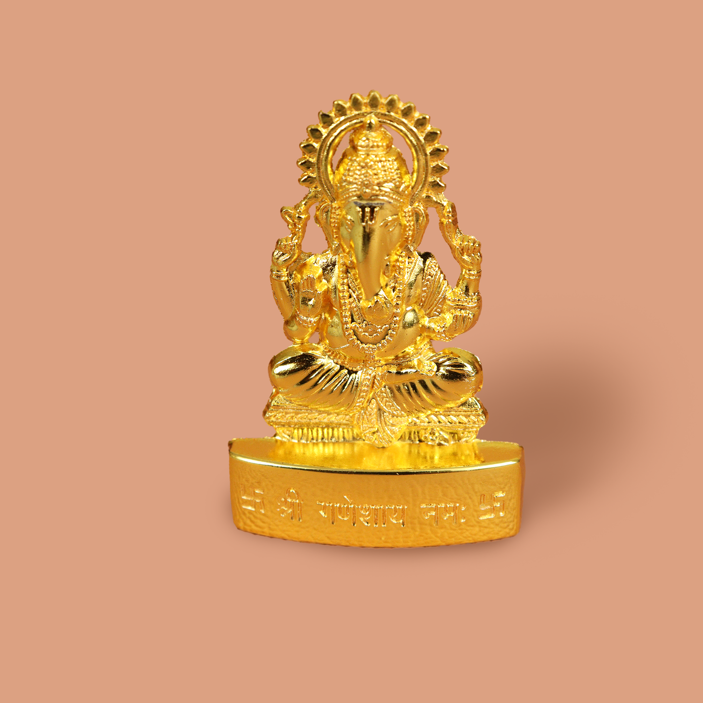सोने से मढ़ी गणेश भगवान की मूर्ति
