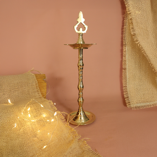 लक्ष्मी पीतल मंदिर दीया