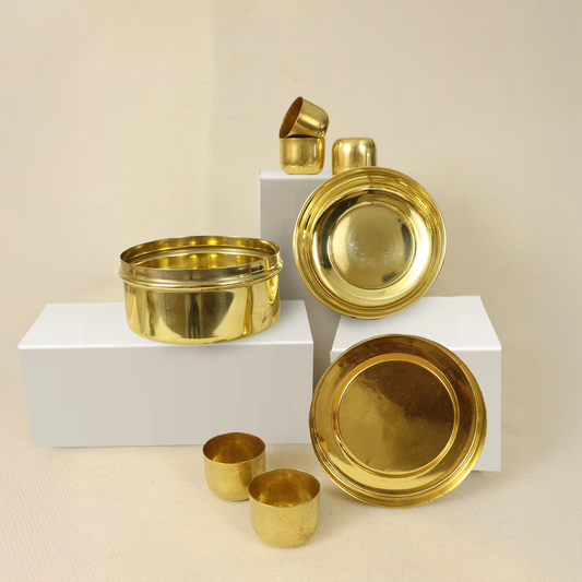 पीतल पूजा बॉक्स कंटेनर के साथ
