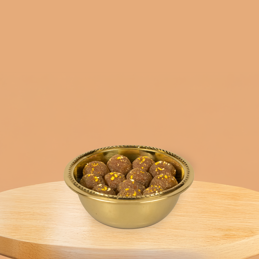 पूजा के लिए पीतल का बिंदीदार कटोरा