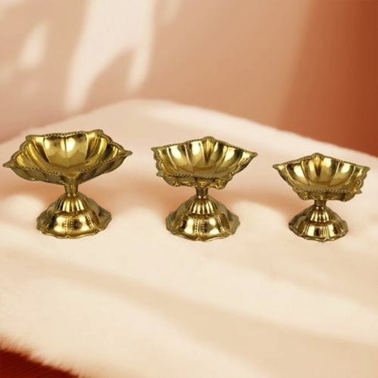 स्टार दीया पीतल सेट 3