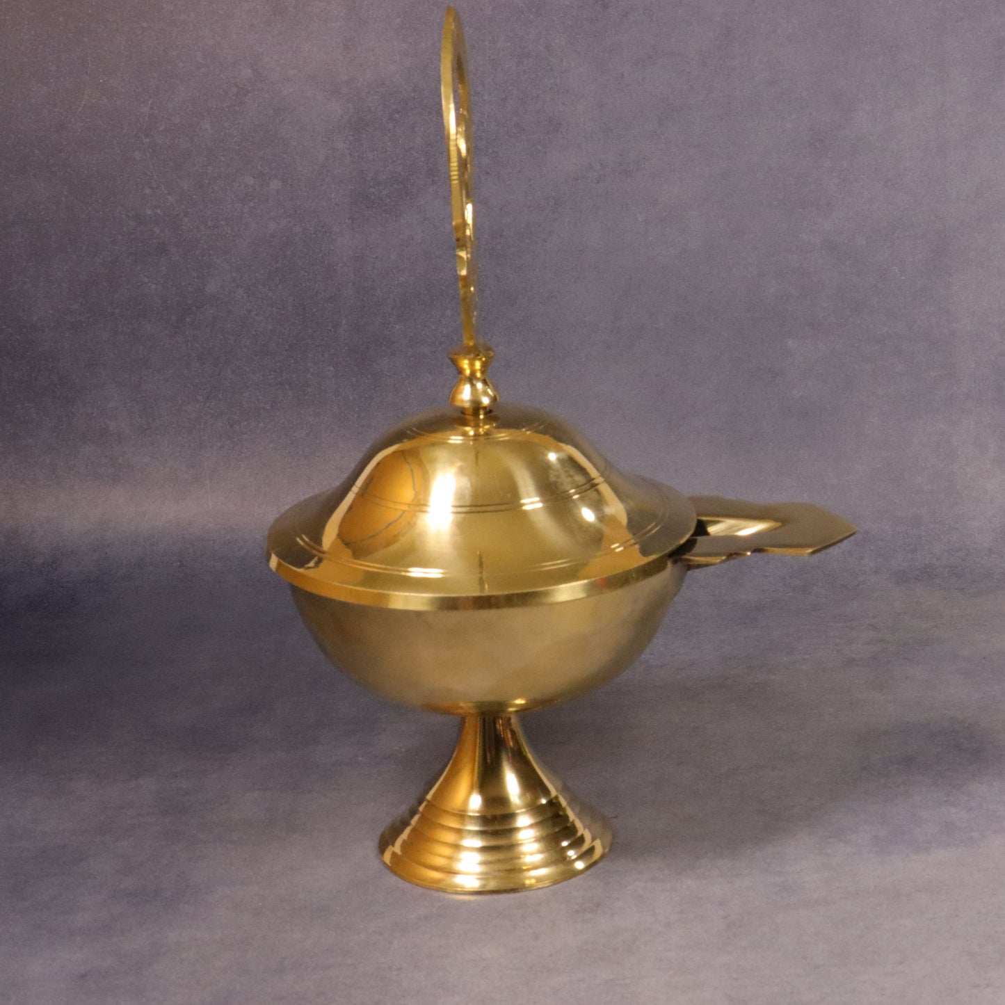 Brass OM Closed Diya-Big (Pital Aum Band Deepak Bada)