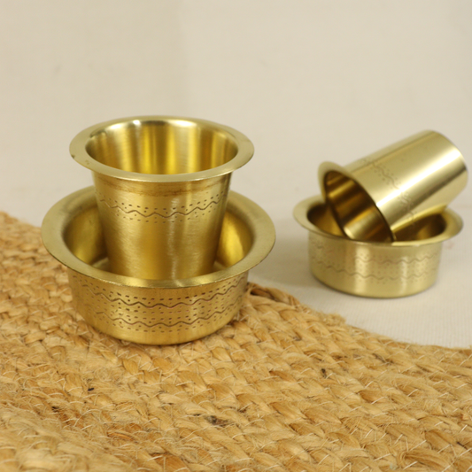 दक्षिण भारतीय पीतल मैट खुजली कॉफी डबरा सेट
