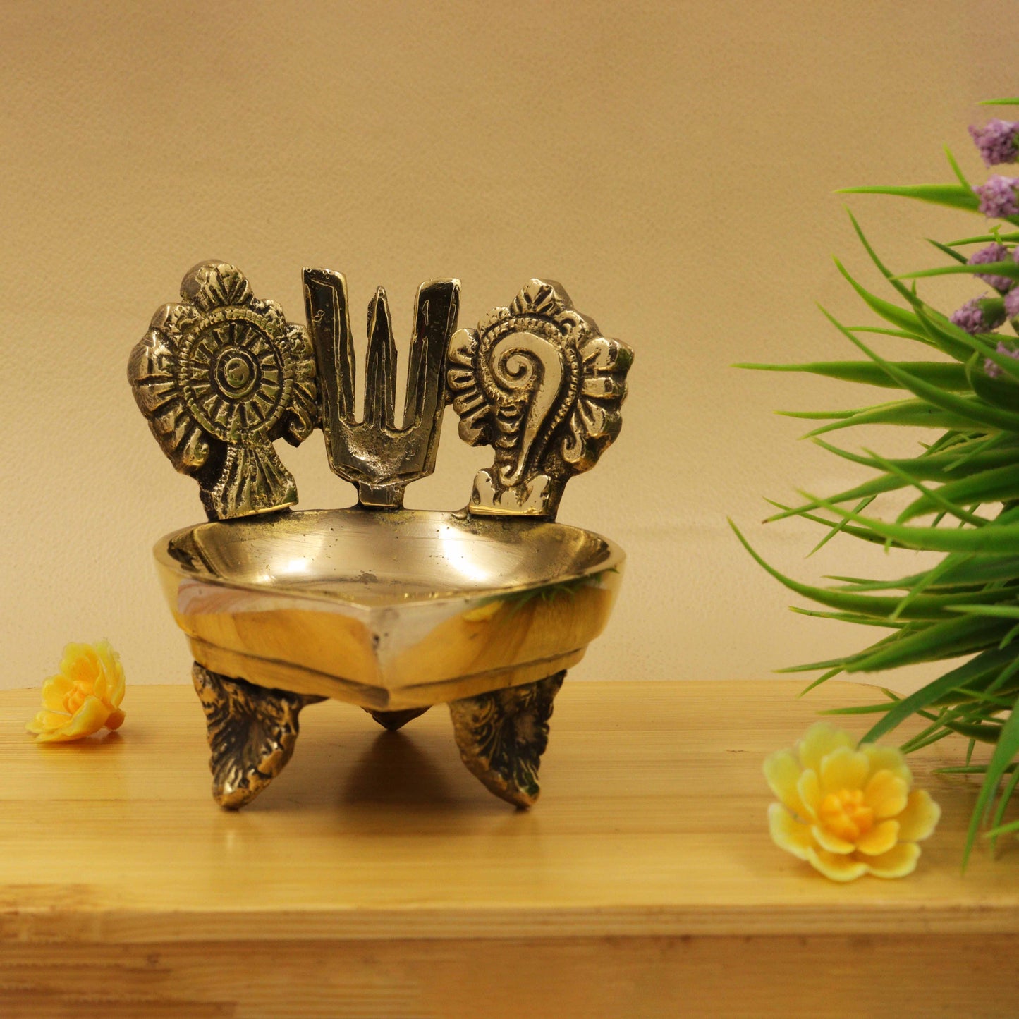 Brass Namah Diya (Sangu Chakara Namah) (Pital Conch Chakra Deepak)