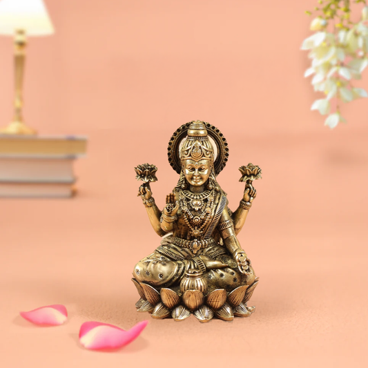 अति उत्तम पीतल लक्ष्मी मूर्ति