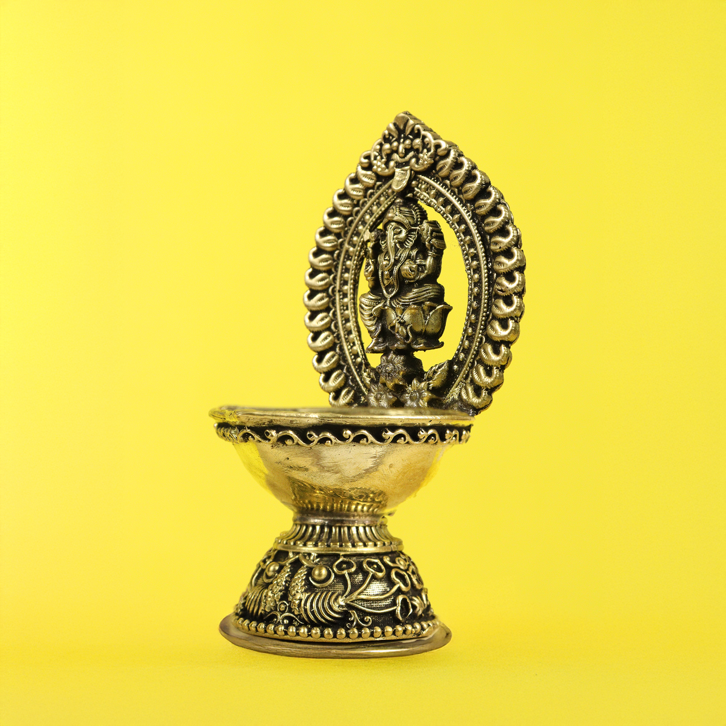 Brass Unique Ganesha Diya (Pital Anokha Vinayak Deepak)