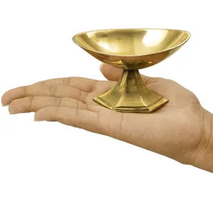 पूजा के लिए पीतल कुमकुम धारक