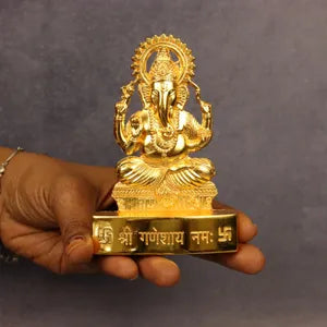 सोने से मढ़ी गणेश भगवान की मूर्ति