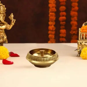 कुबेर नंदा पीतल दीया
