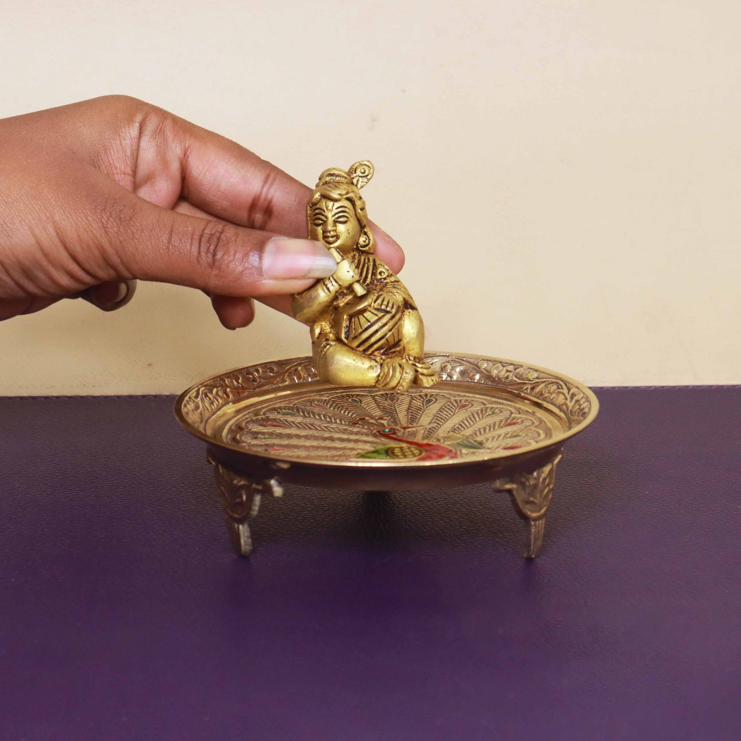 गोल्डन ब्रास मोर चौकी- जीजे कलर मोर