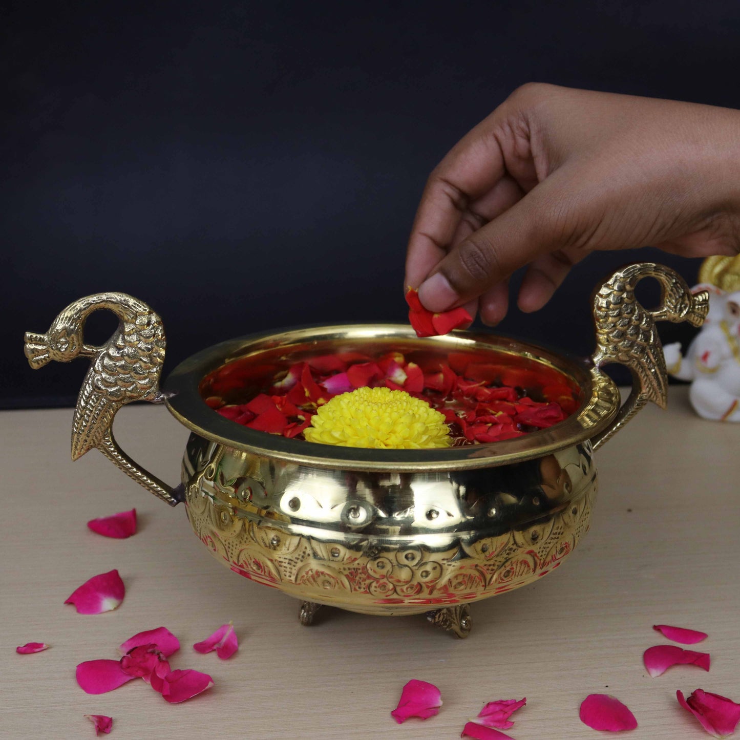 गोल्डन प्रीमियम मोर उरली