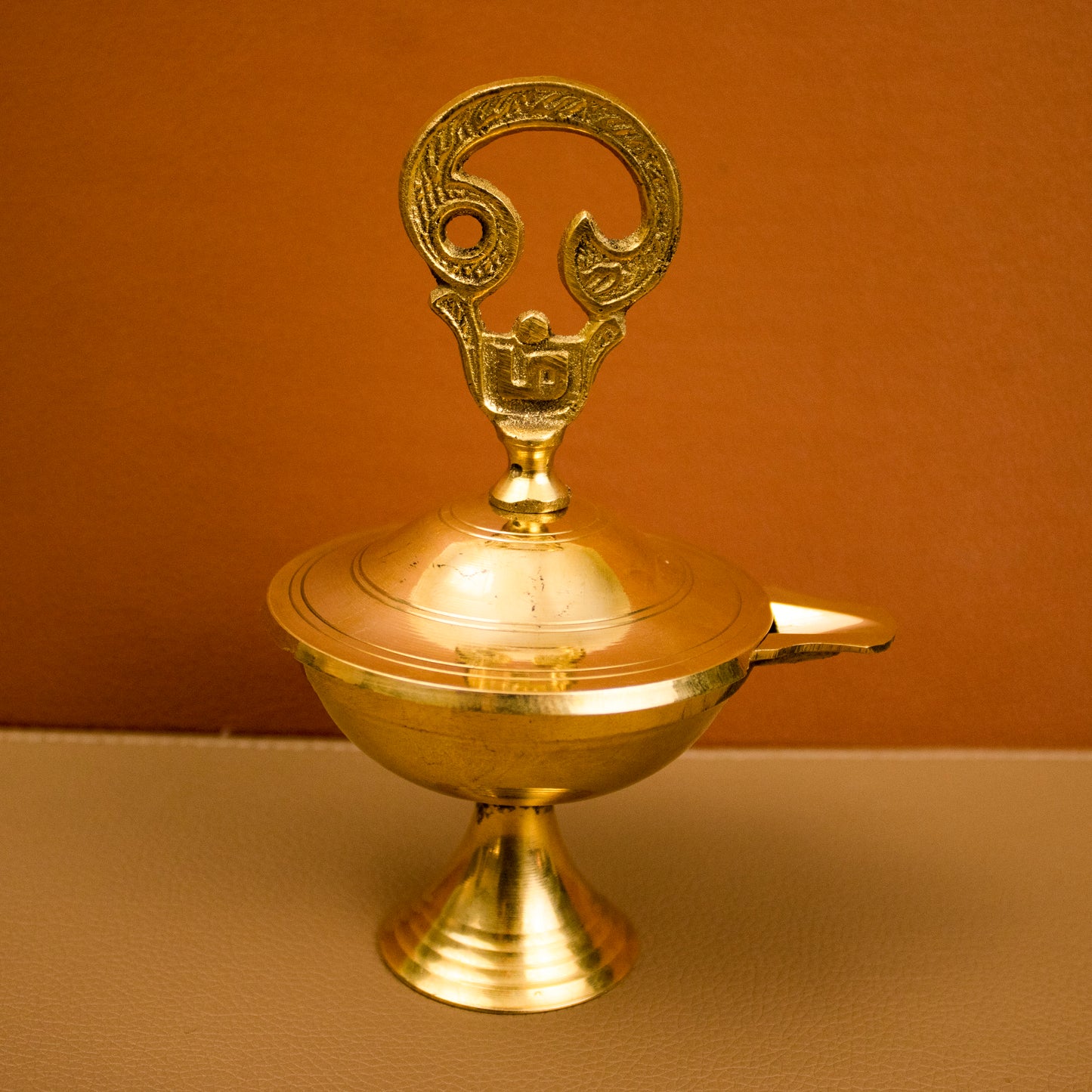 Brass Om Closed Diya (Pital Aum Band Deepak)