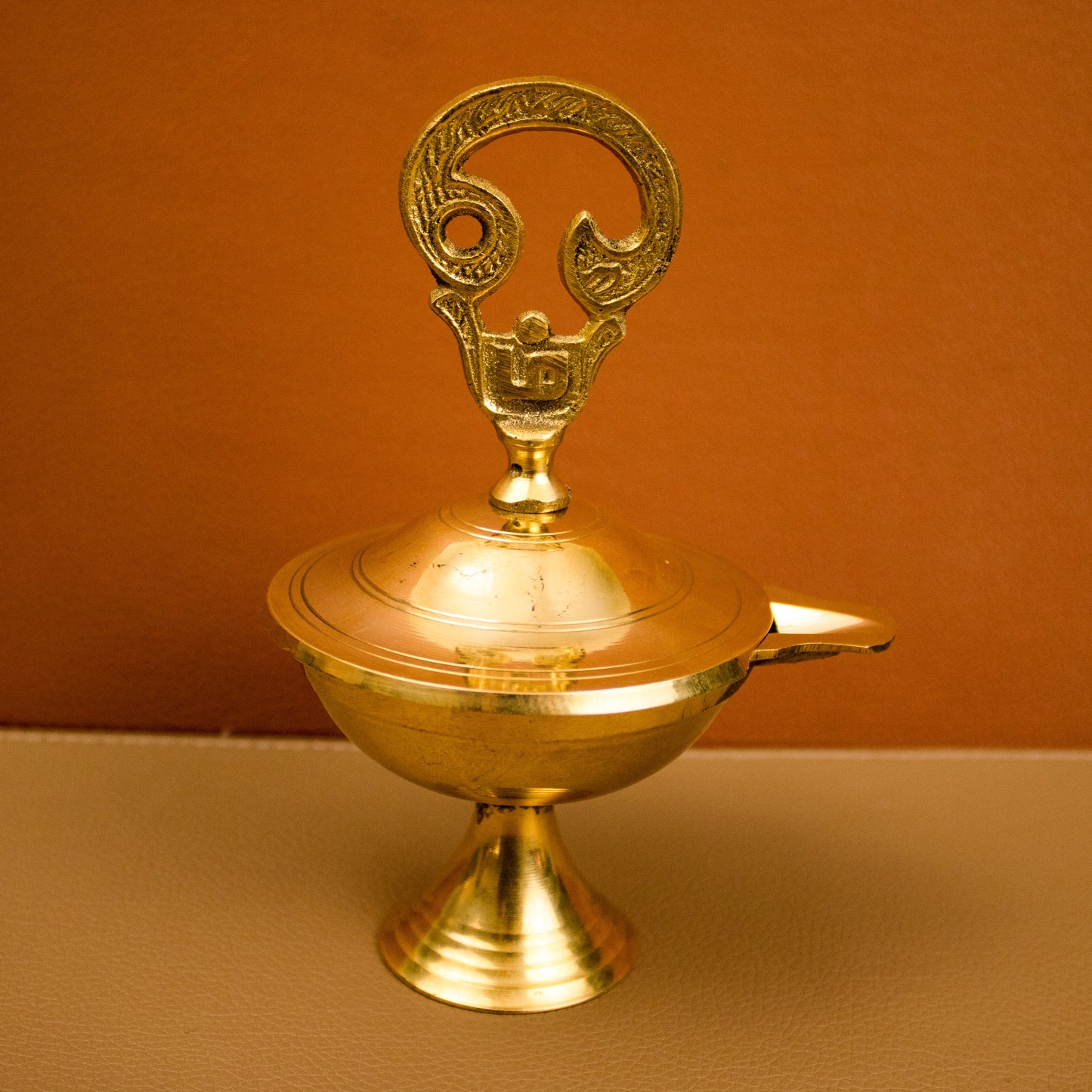 Brass Om Closed Diya (Pital Aum Band Deepak)