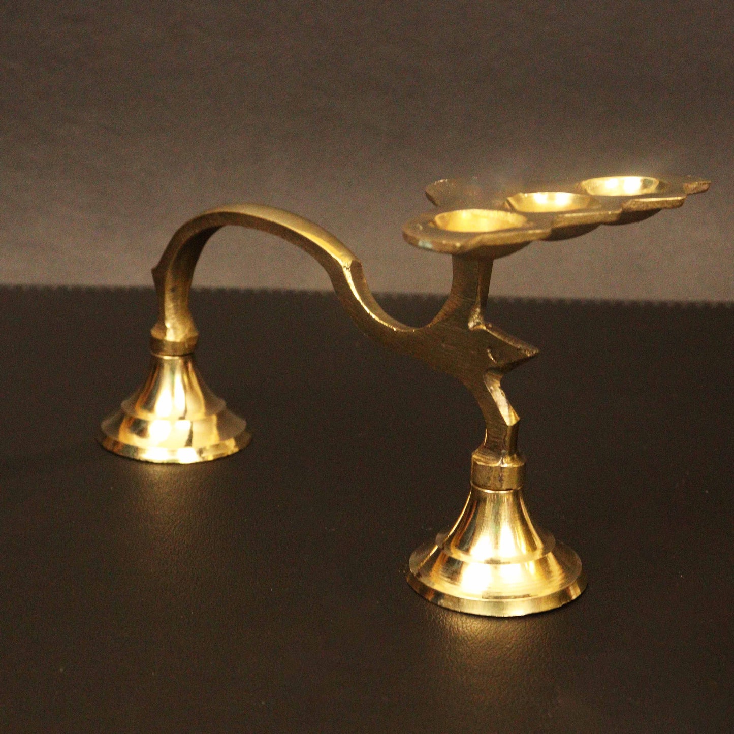 Karpoor Aarti Three Face Diya (0.230 gm) (Pital Kapoor Teen Mukh Deepak)