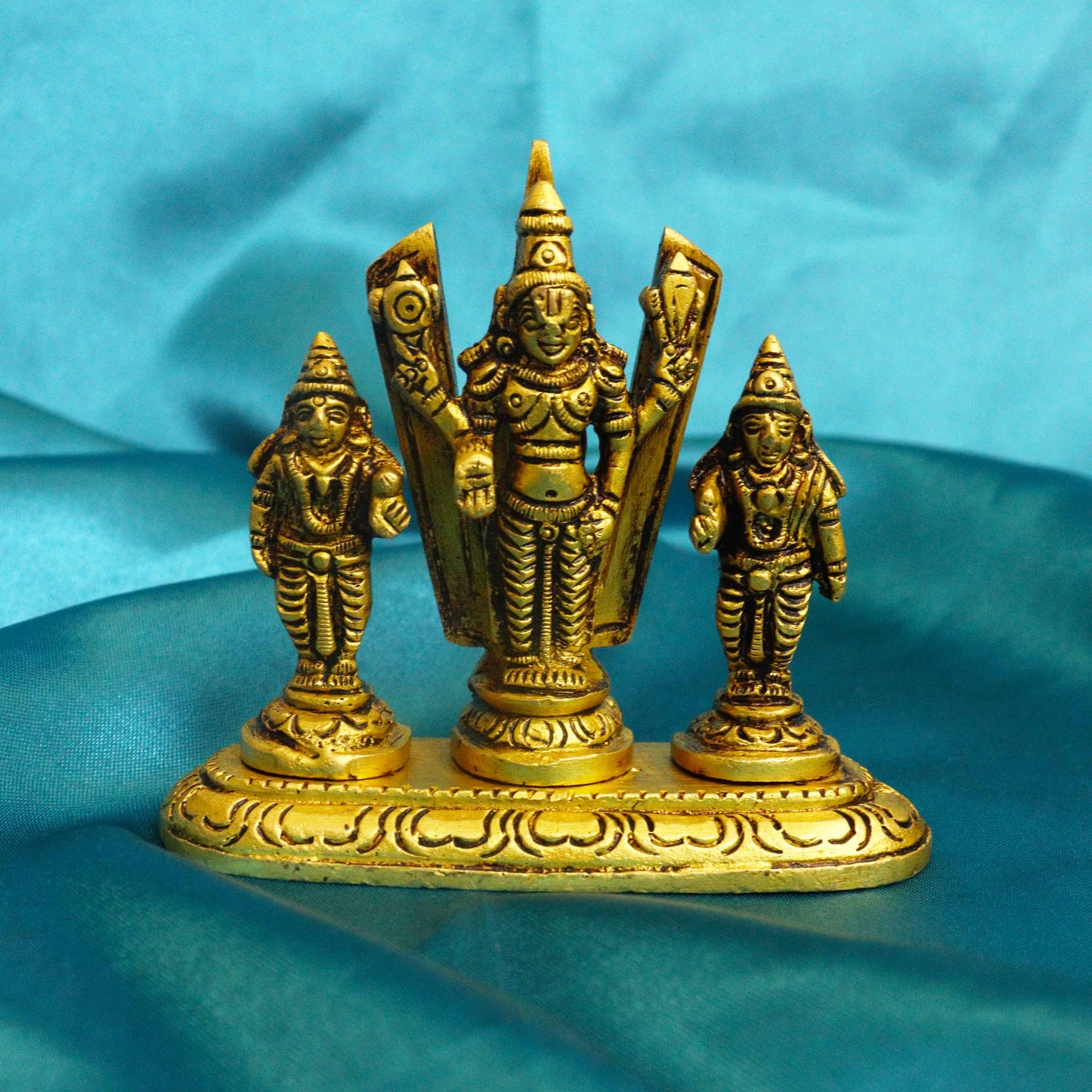 Brass Devi Namah Perumal Statue (Pital Lakshmi Vishnu Murti)