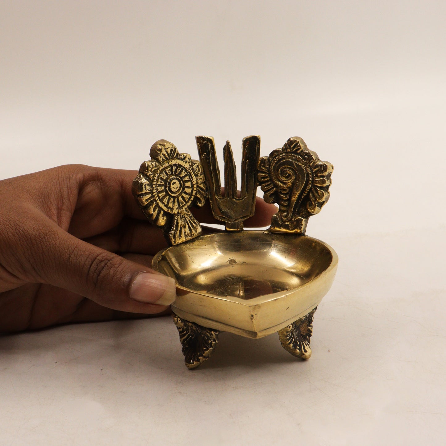 Brass Namah Diya (Sangu Chakara Namah) (Pital Conch Chakra Deepak)