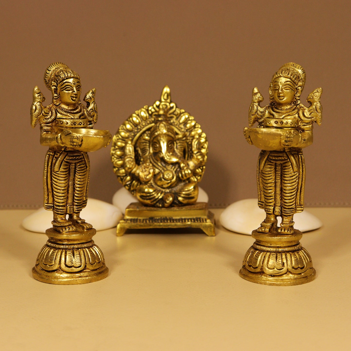 Brass Paavai Vilakku Set of 2 (Pital Doll Deepak Joda)
