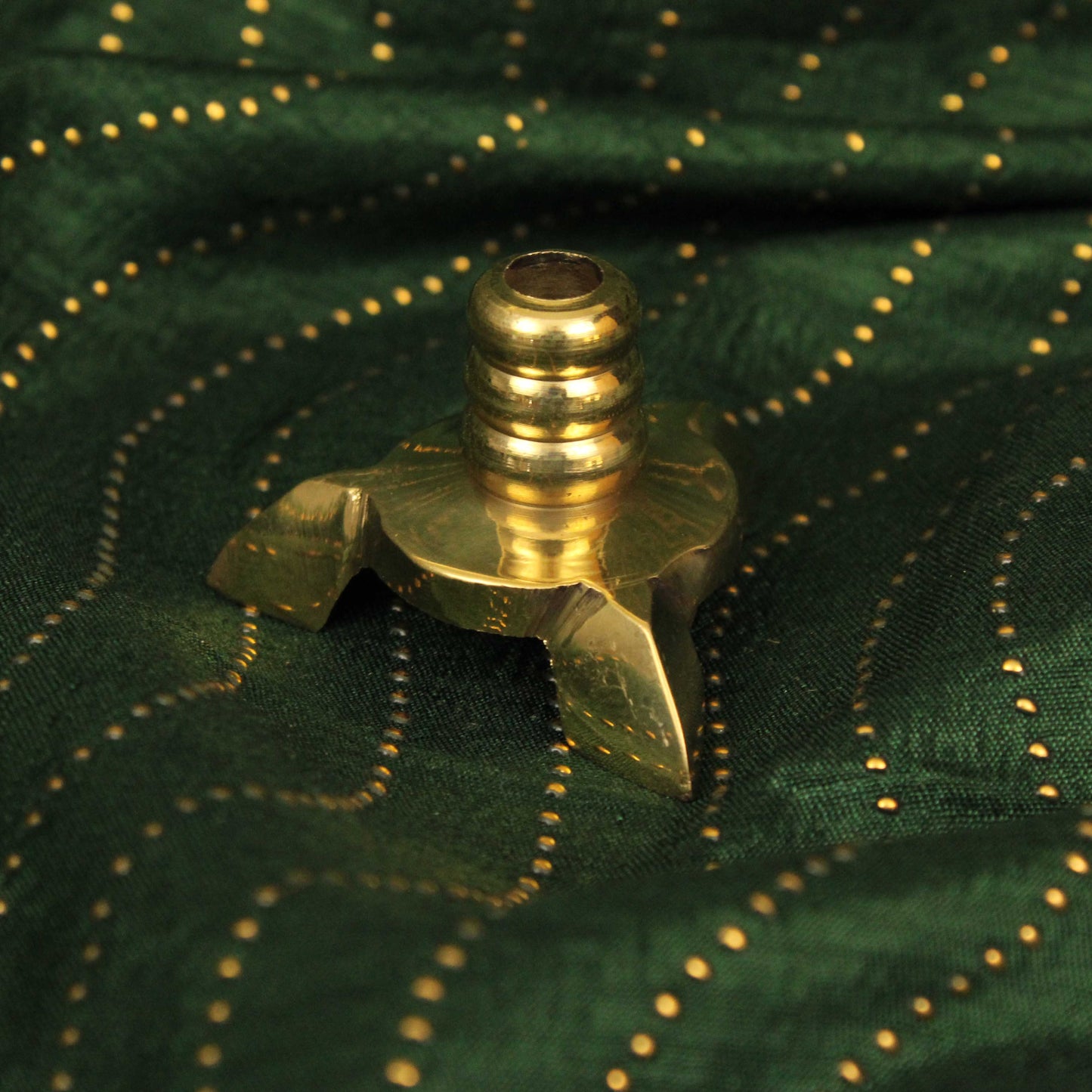 Brass Wick Holder (Vilakku Thiri Stand) - Big (Pital Batti Stand Bada)
