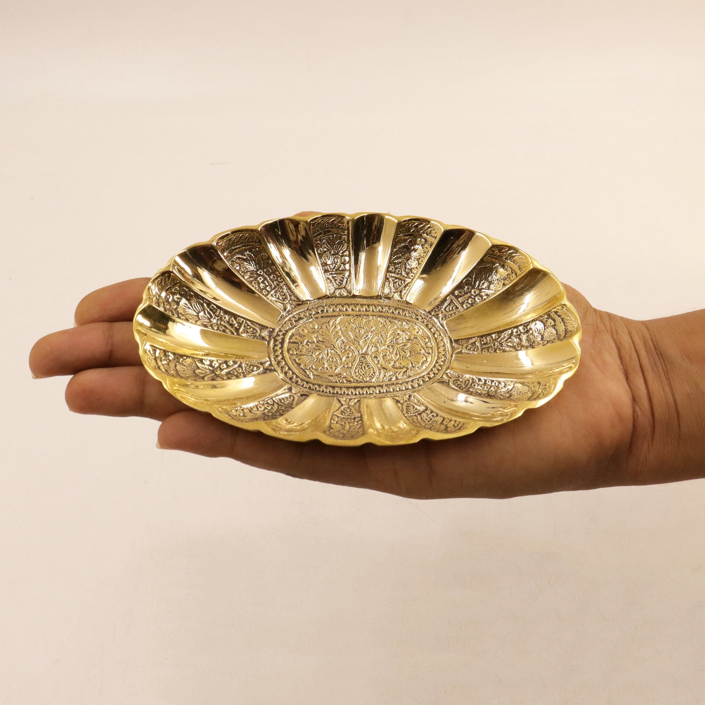 Brass Engraved Oval Tray (Pital Nakashi Oval Plate)