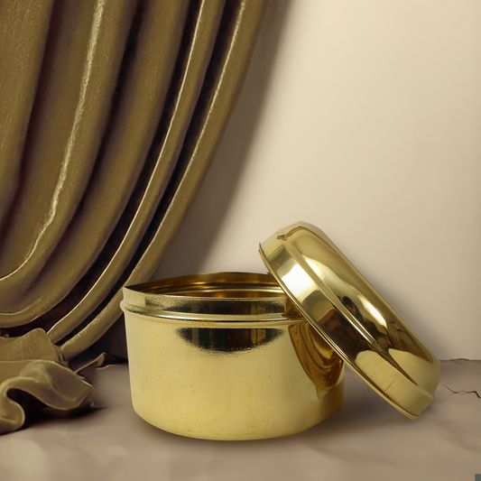 हस्तनिर्मित पीतल प्रसाद कंटेनर