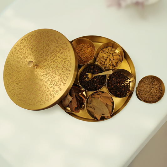 पीतल उत्कीर्ण मसाला बॉक्स सेट