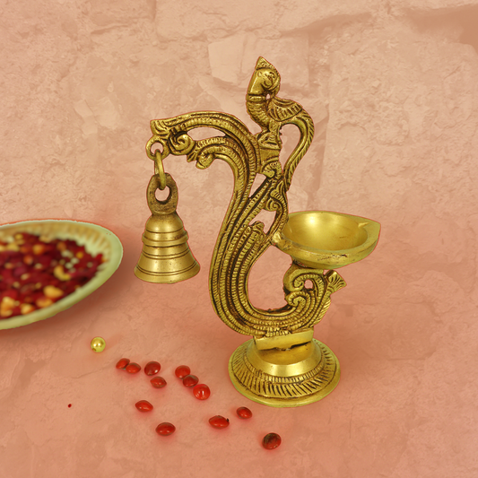 पीतल का प्राचीन मोर दीया घंटी के साथ