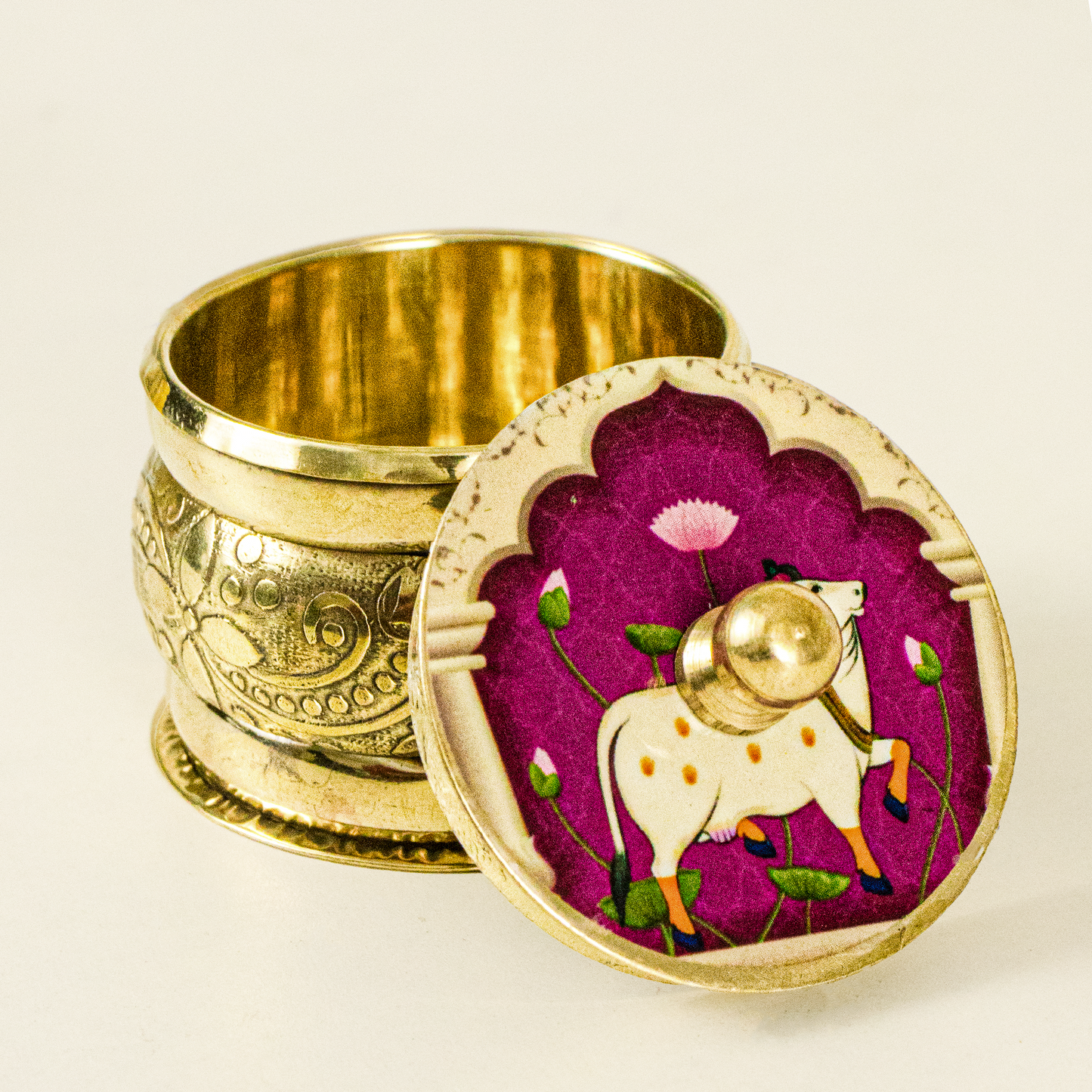 Kukuma Chimizhil-Gomatha Design (Kumkum Chimizh Gau Mata)