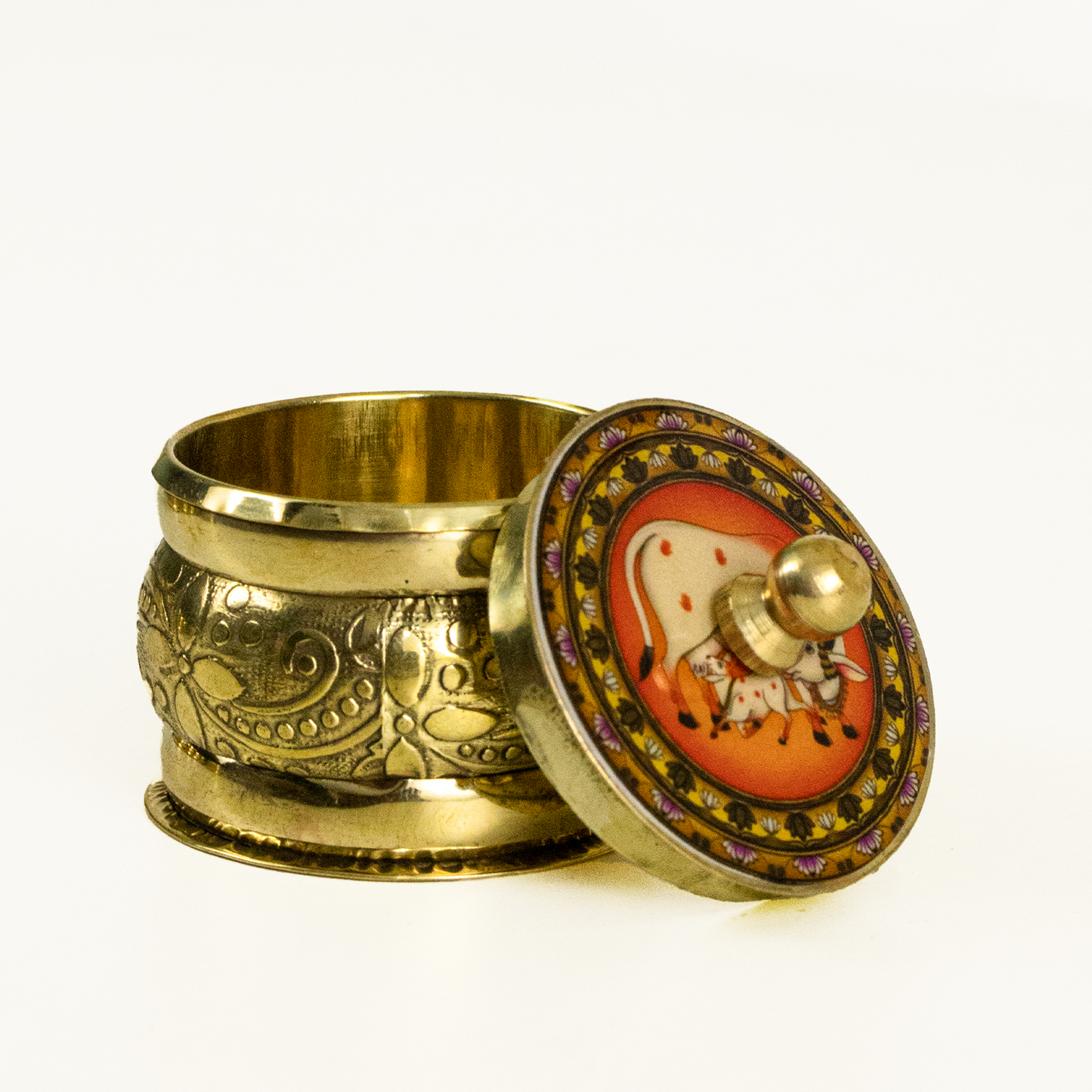 Kukuma Chimizhil-Gomatha Design (Kumkum Chimizh Gau Mata)