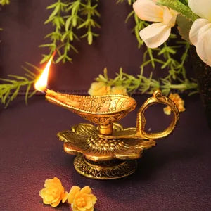 ऑक्सीडाइज़्ड ऐश्वर्या पीतल दीया