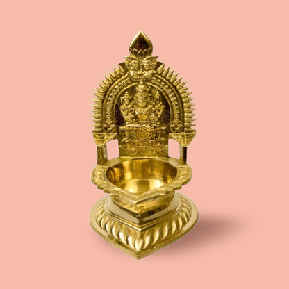 स्वर्ण पीतल का करुम्बु कामाची दीया
