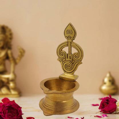 प्राचीन ओम वेल दीया- वजन: 185 ग्राम ऊंचाई: 5 इंच