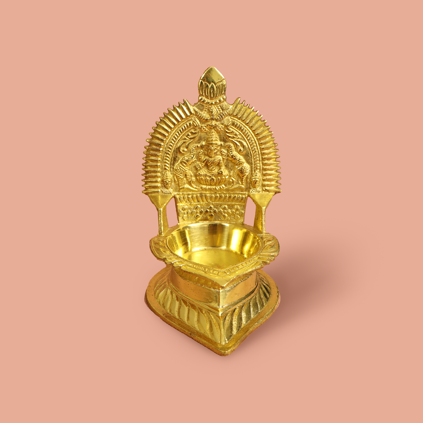 हस्तनिर्मित पीतल आरती दीपक