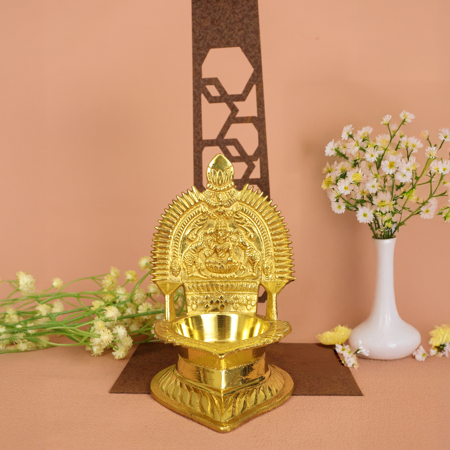 हस्तनिर्मित पीतल आरती दीपक