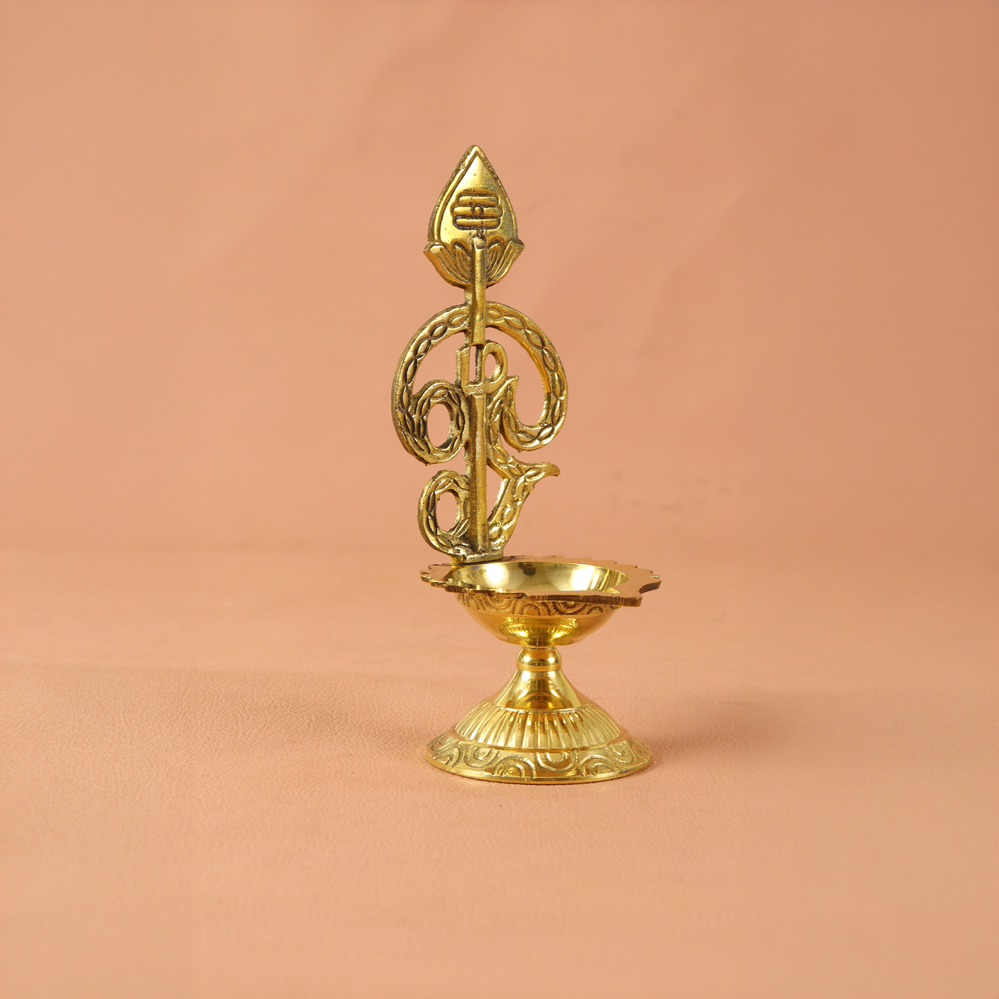 Brass zigzag om muruga stand diya(225 gm)