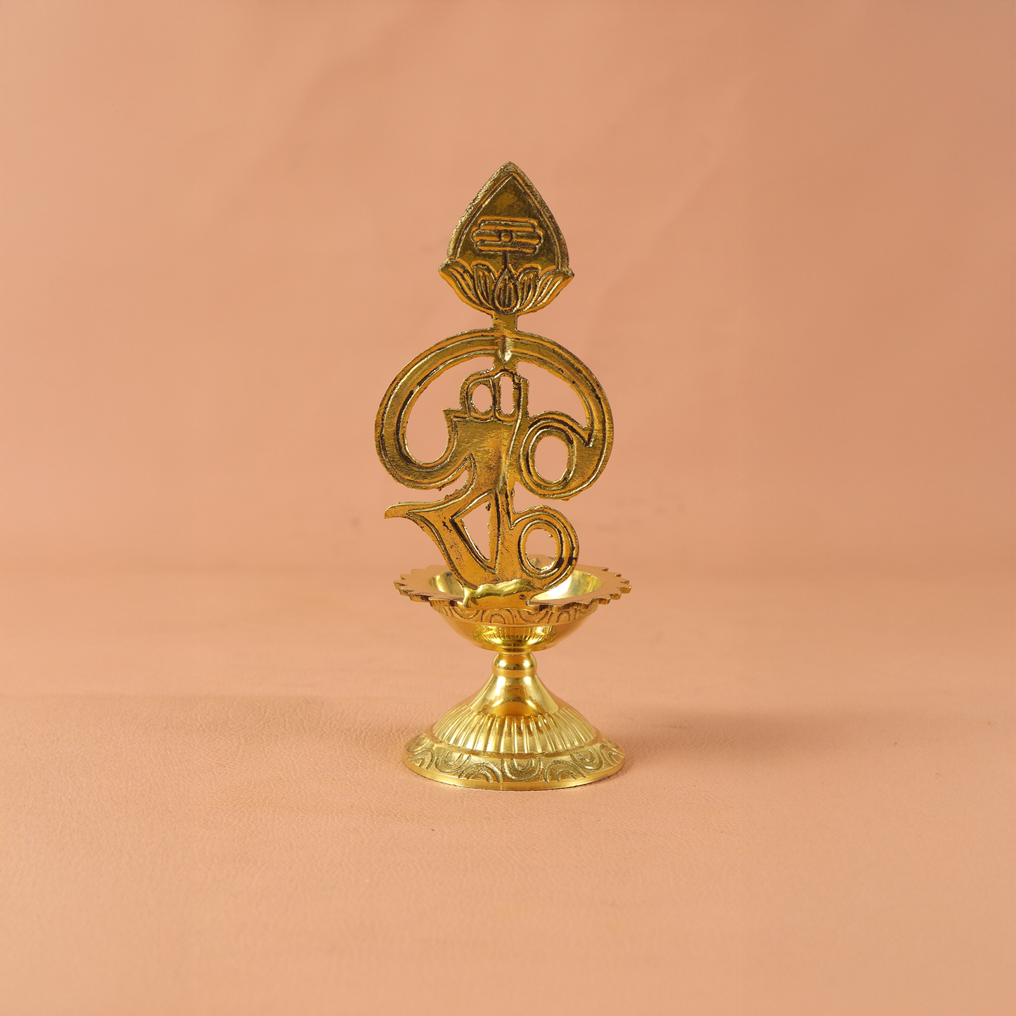 Brass zigzag om muruga stand diya(225 gm)