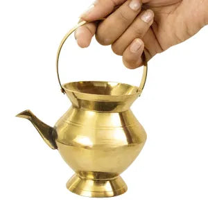 पूजा के लिए पीतल का कमंडल