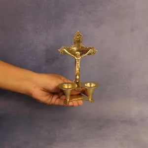पीतल जीसस क्रॉस मोमबत्ती स्टैंड