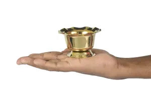 पूजा के लिए पीतल कुमकुम स्टैंड