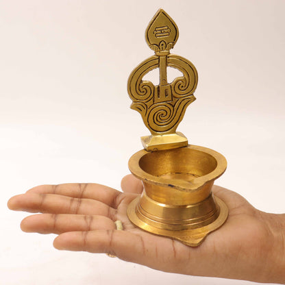 प्राचीन ओम वेल दीया- वजन: 185 ग्राम ऊंचाई: 5 इंच