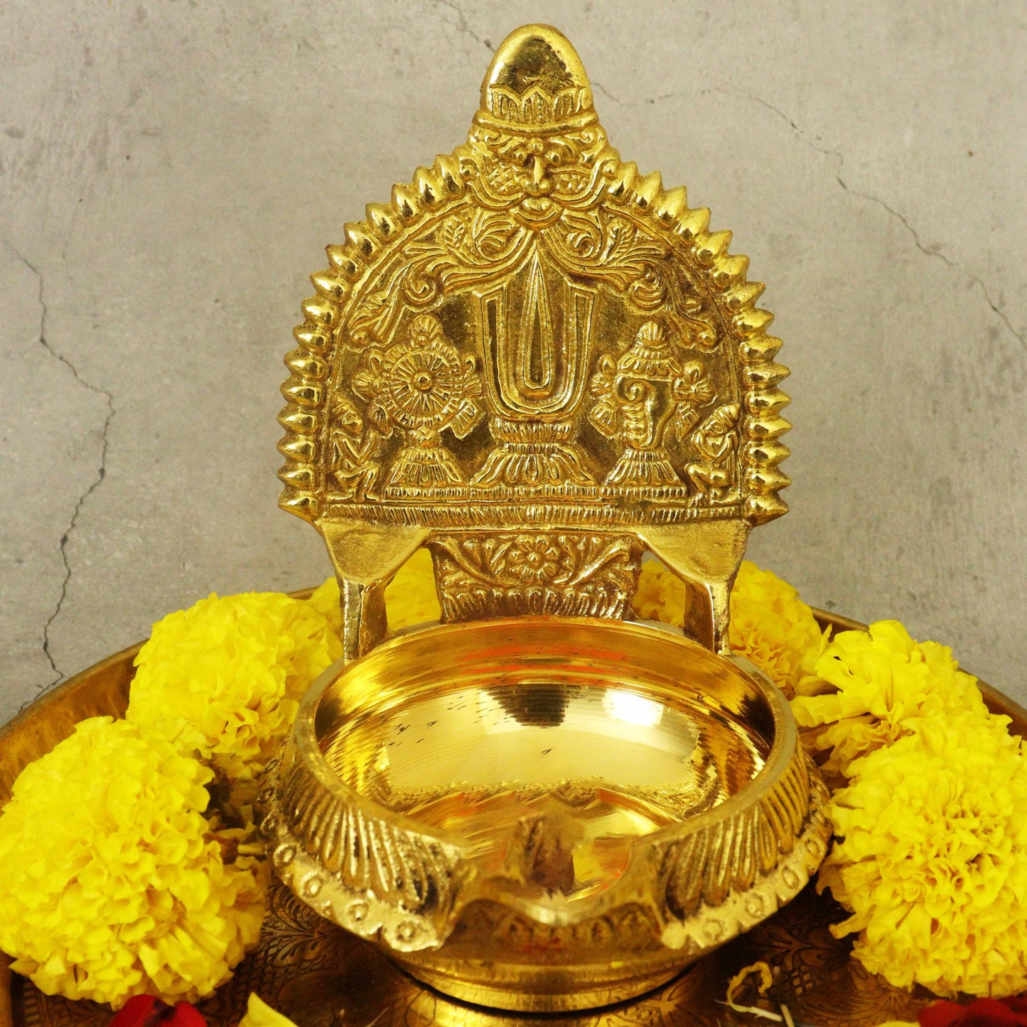 Kuber Shank Size-40 (Perumal Kuber Vilaku) (Pital Dhanpati Conch Deepak)