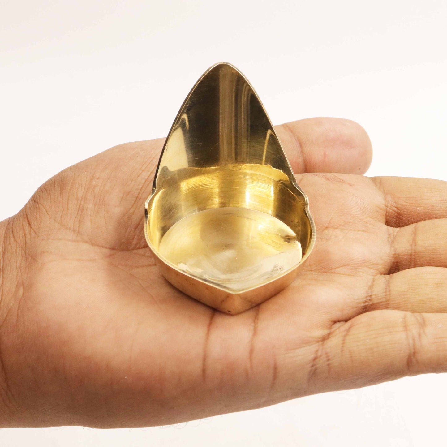 Brass Mada Lamp
